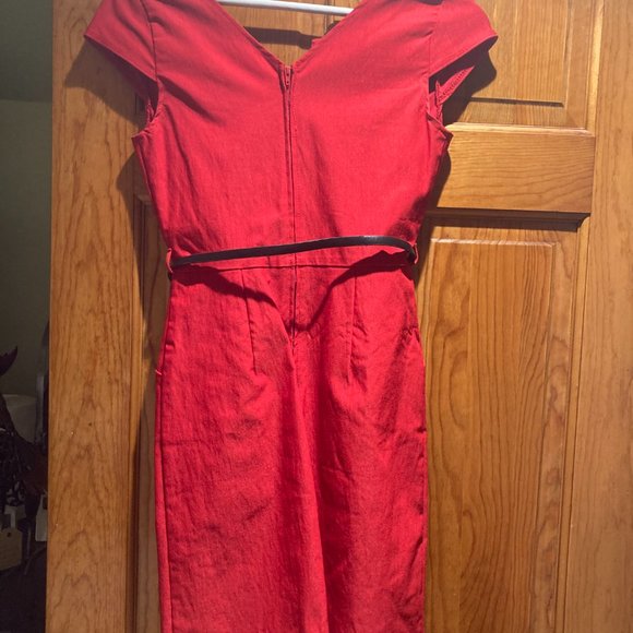 Brand Lovely Day Dress  From Modcloth  Cap Sleeve Stretch Material  & Pockets - Picture 4 of 11